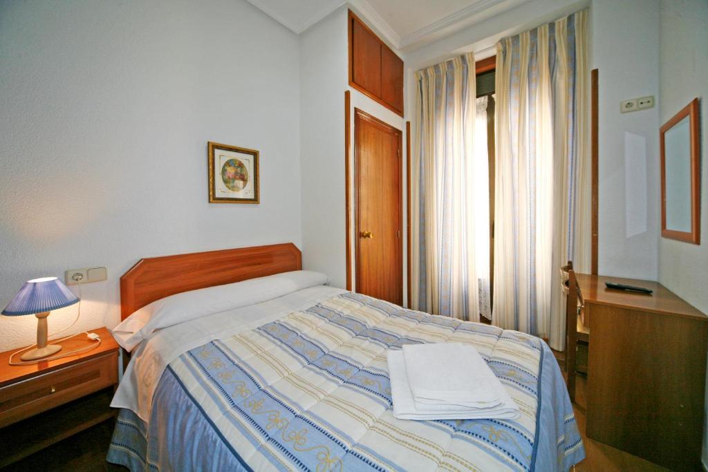 Hostal San Antonio Мадрид Номер фото